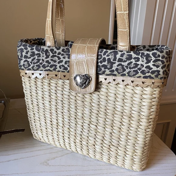 XOXO Straw Bag W/Leather Accent Heart Cutout Classic Trendy Travel BeachFun 12” - Picture 3 of 14